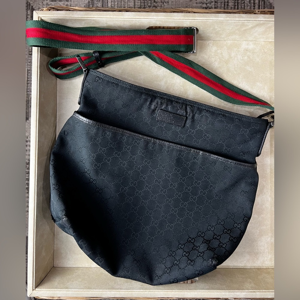 Gucci Front Pocket Web Messenger GG Canvas
Medium Crossbody Bag